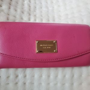 Michael Kors Leather Accordian Wallet